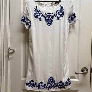Lulu's White Dress with Blue Embroidery Size M